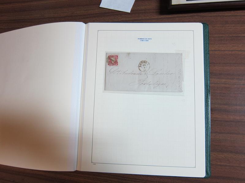 0018 (60).JPG -     Lote:    18      Marcofilia      Lotes Especiais       Descrição:         Portugal &mdash; Colecção especializada em dois álbuns com estudo especializado das marcas de duplo círculo e circulares de Lisboa, com selos de diversas emissões e cartas. Lote a ver.        Lote       Valor Base:     &euro; 1.000,00     Valor Venda:     Retirado     